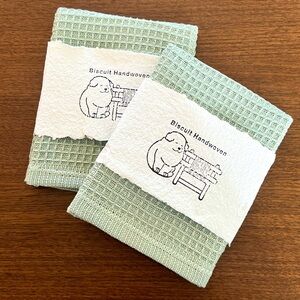 One Handwoven Waffle Weave Bath Mitts in Light Green